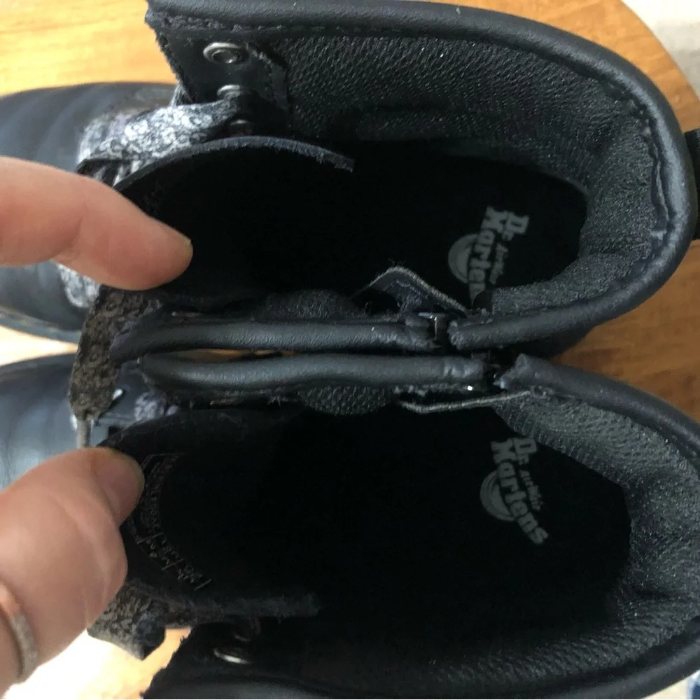 DR. MARTENS Kids Black Leather Ankle Boots • Sz 4 Unisex